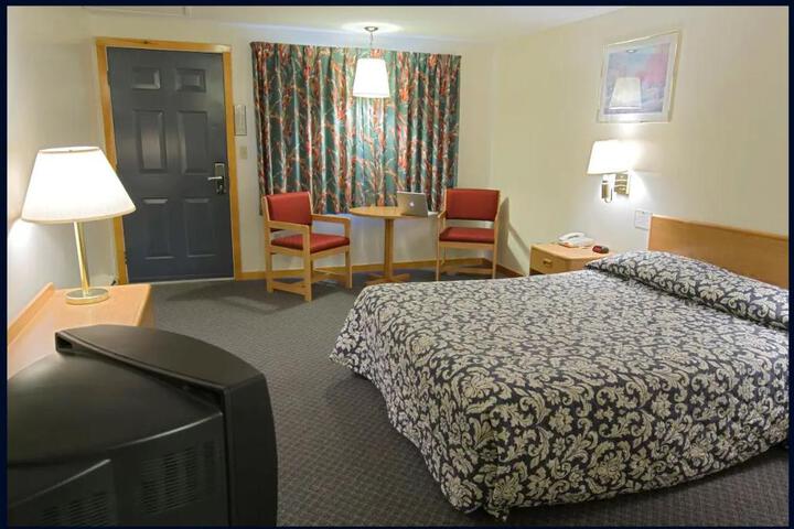 1 Queen Bed Standard (4 of 4)