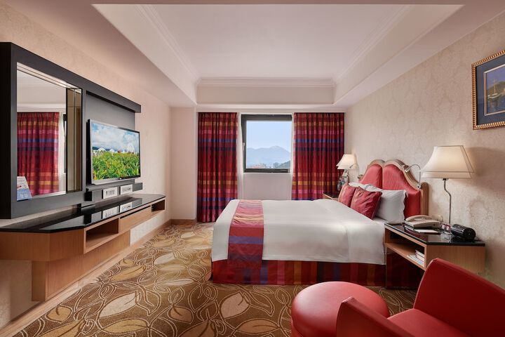 Room 4 of 66