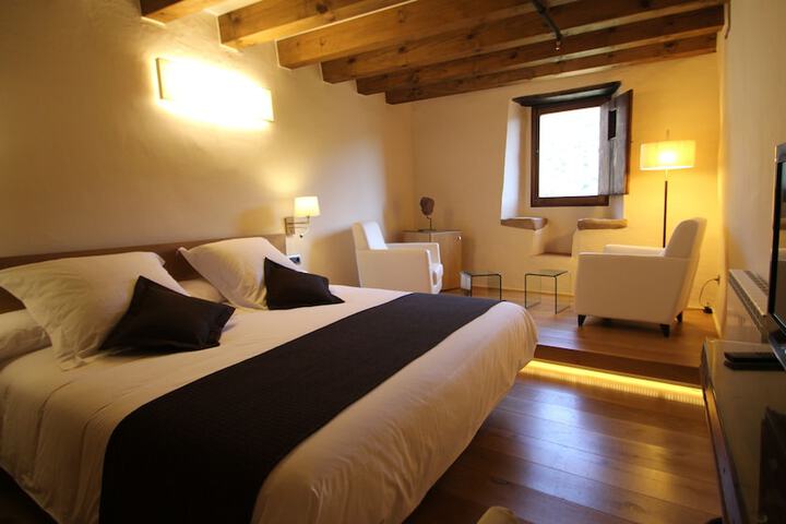Room 8 of 75