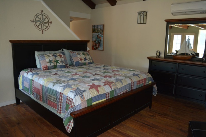 Room 4 of 16
