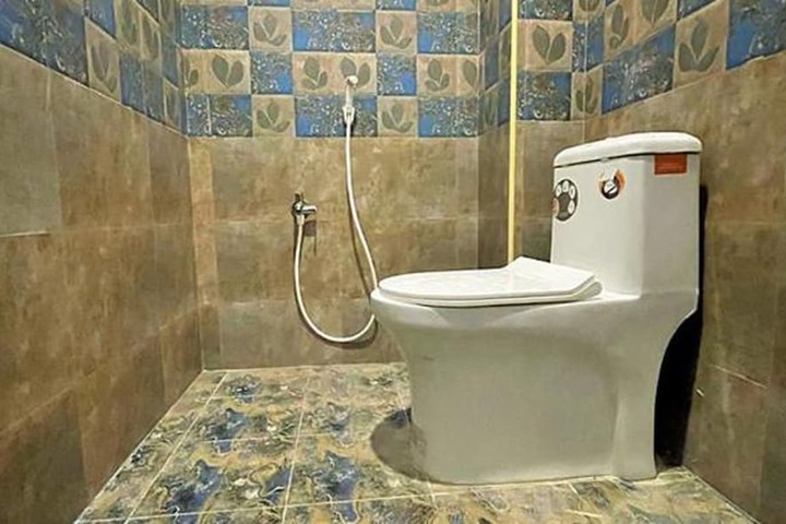 Room 10 of 18