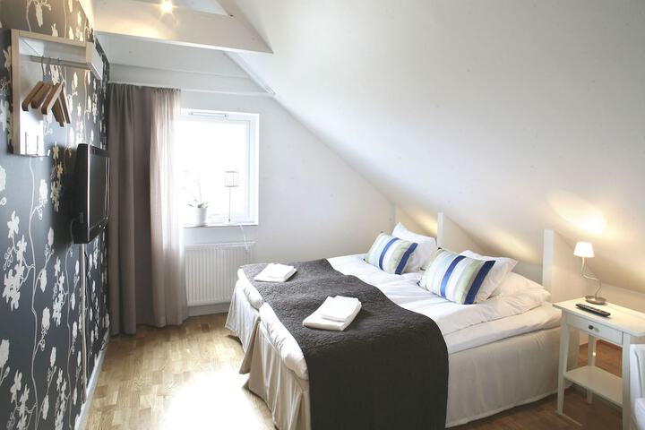 Room 9 of 25