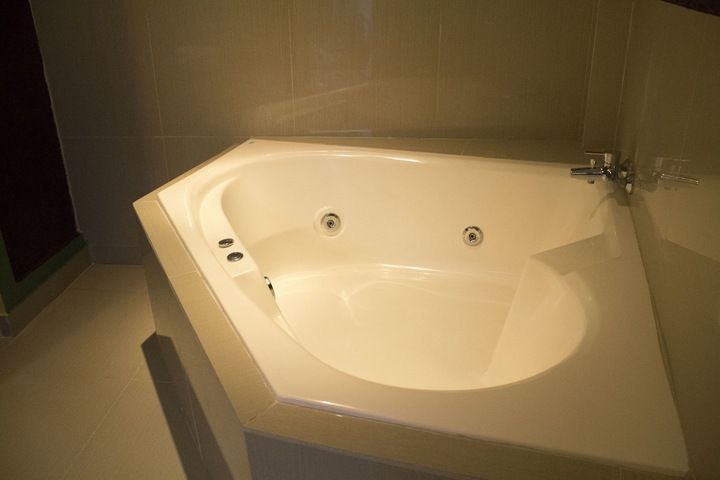 Hot Tub 25 of 40