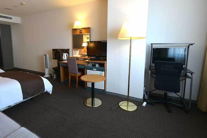 Room 14 of 28