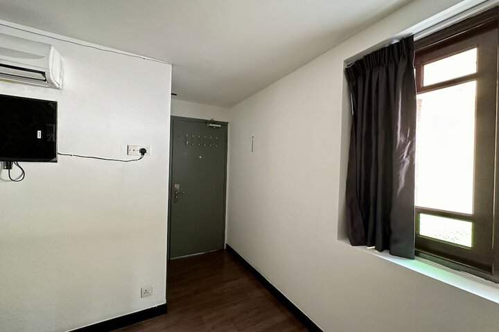 Room 12 of 39