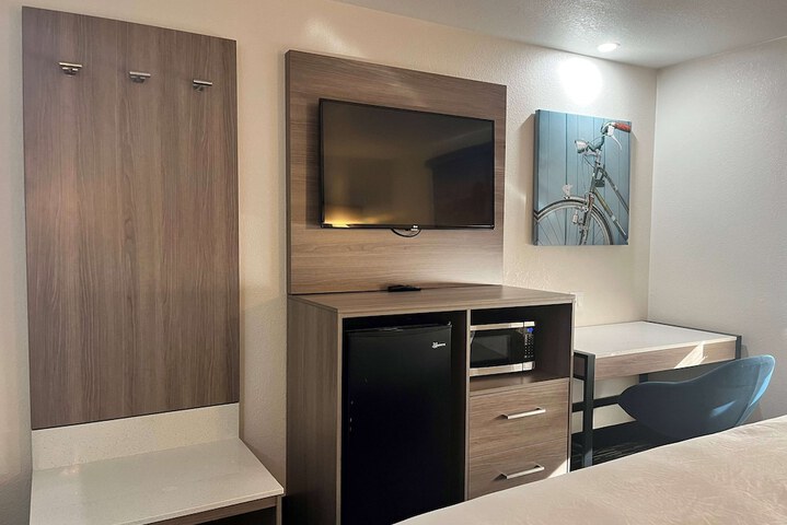 1 King Bed Studio Suite (17 of 20)