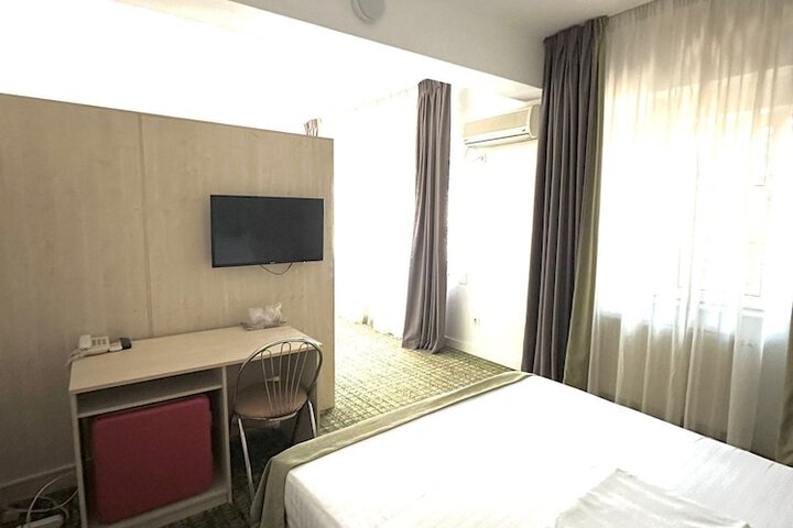 Room 19 of 34