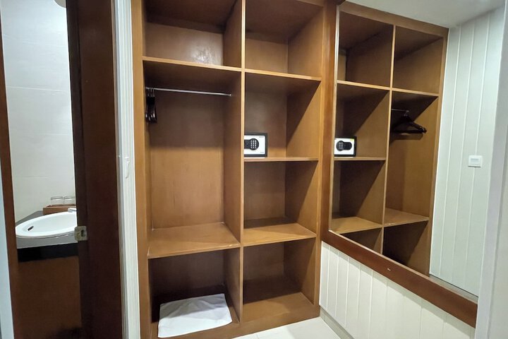 Room 5 of 27