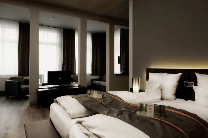 Room 42 of 99