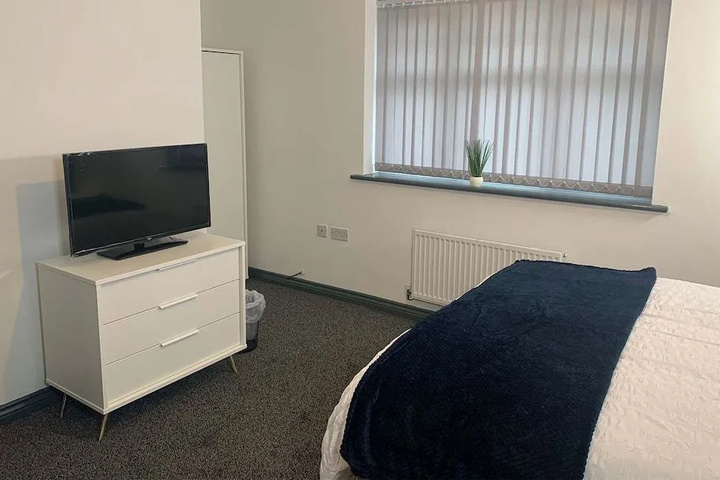 Room 8 of 13
