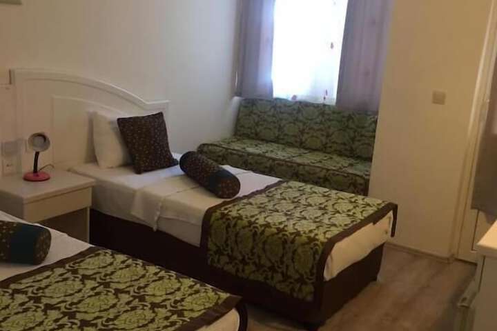 Room 9 of 25