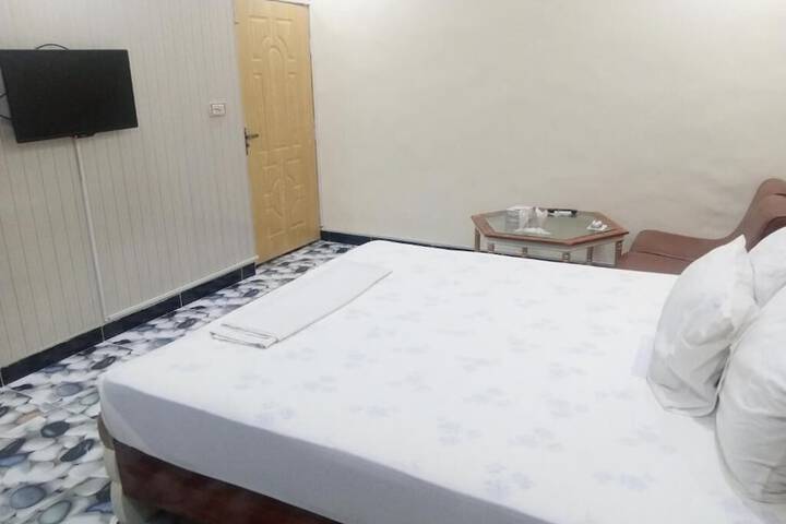 Room 4 of 24