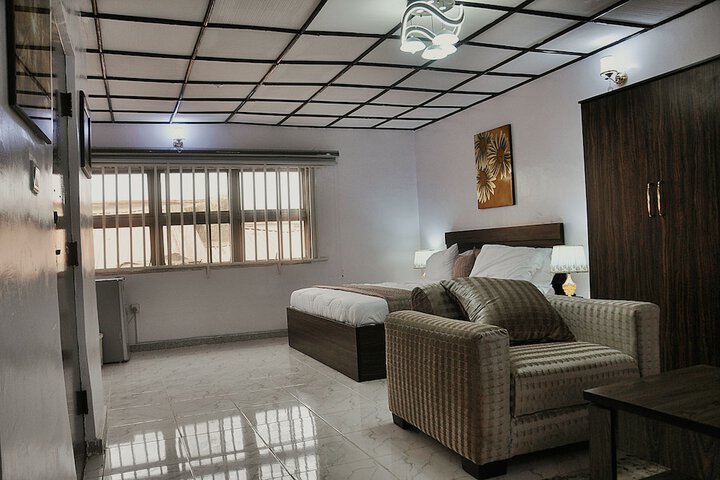 Room 11 of 20