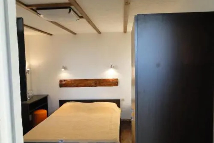 Room 5 of 13