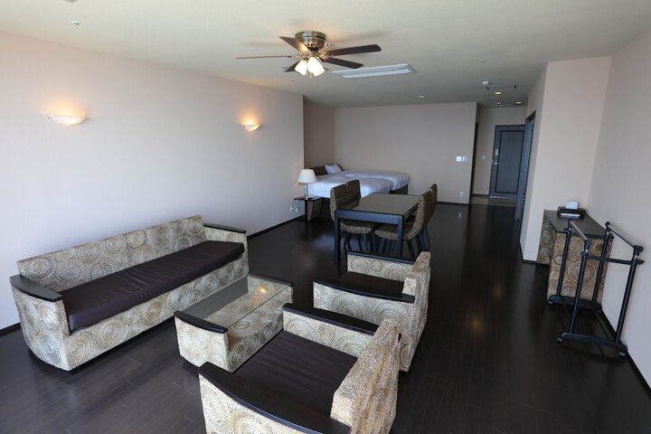 Room 2 of 28