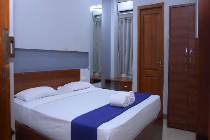 Room 8 of 16