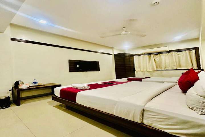 Room 9 of 16