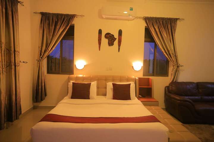 Room 18 of 182