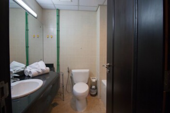 Room 5 of 9