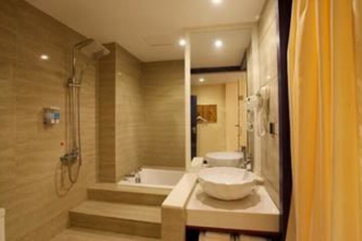 Room 16 of 32