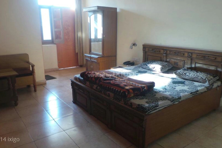 Room 5 of 9