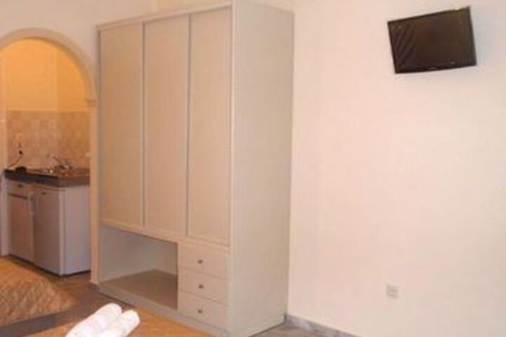 Room 8 of 17