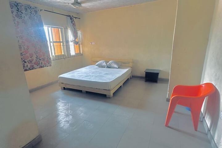 Room 5 of 8