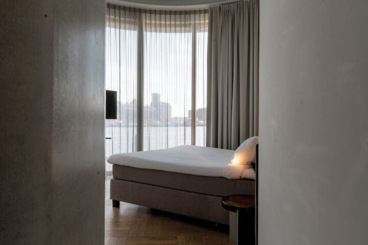 Room 51 of 115