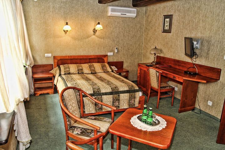 Room 8 of 39