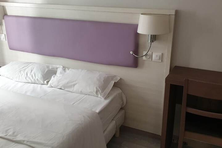 Room 11 of 29