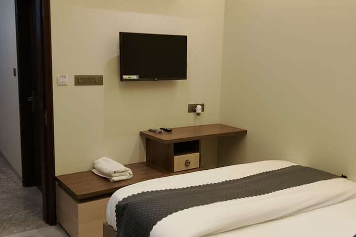 Room 5 of 7