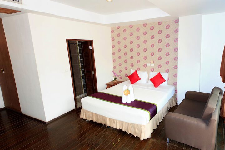 Room 4 of 140