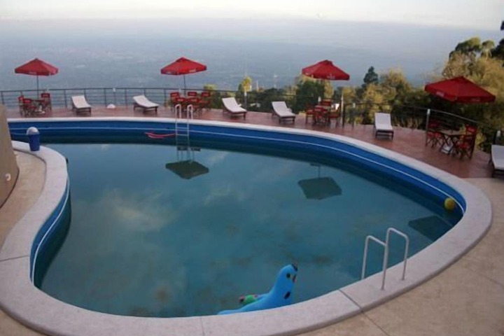 Pool 10 of 25