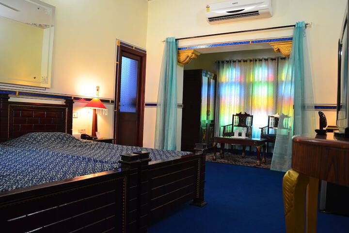 Room 6 of 38