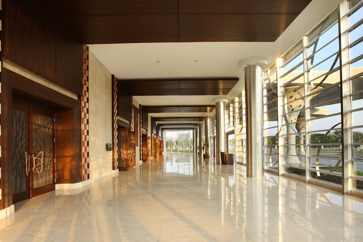 Ballroom/Hall 21 of 23