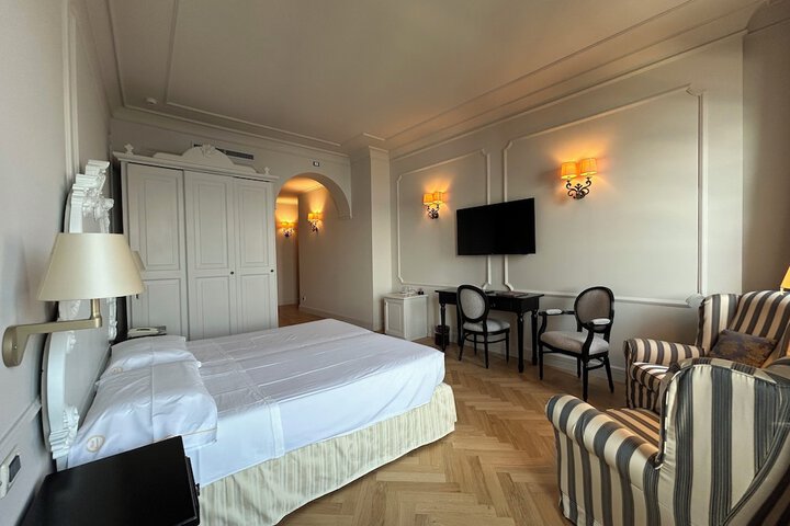 Room 74 of 169