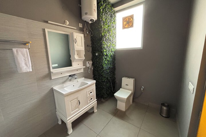 Room 9 of 20