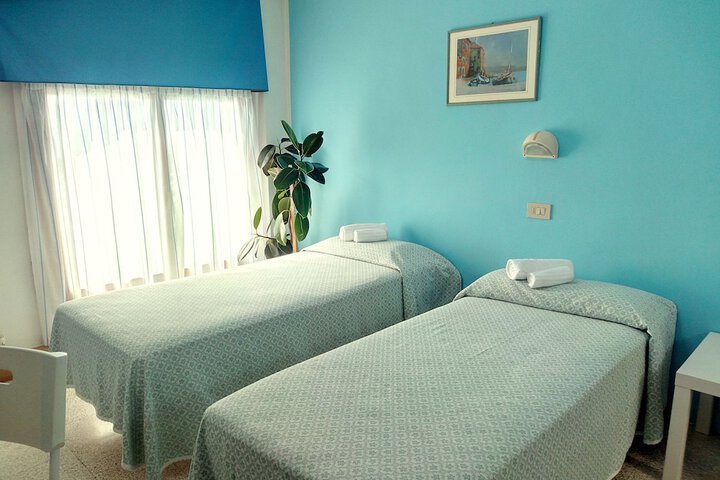 Room 10 of 65