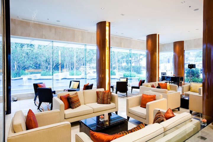 Lounge 78 of 100