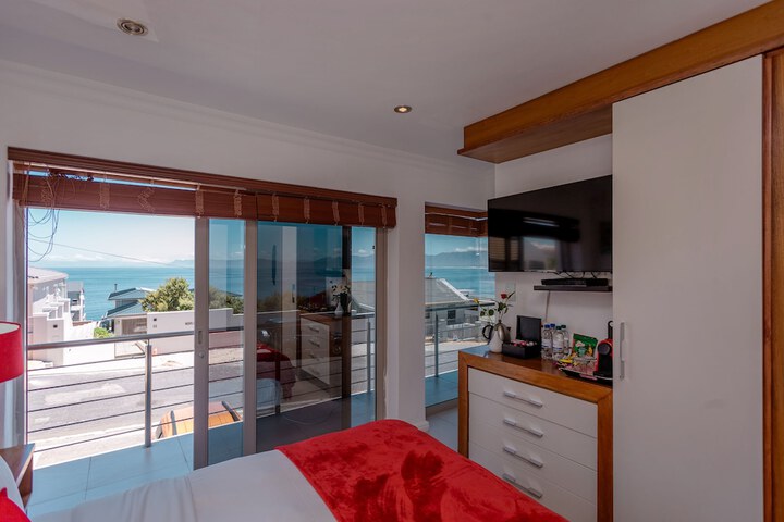 Room 9 of 47