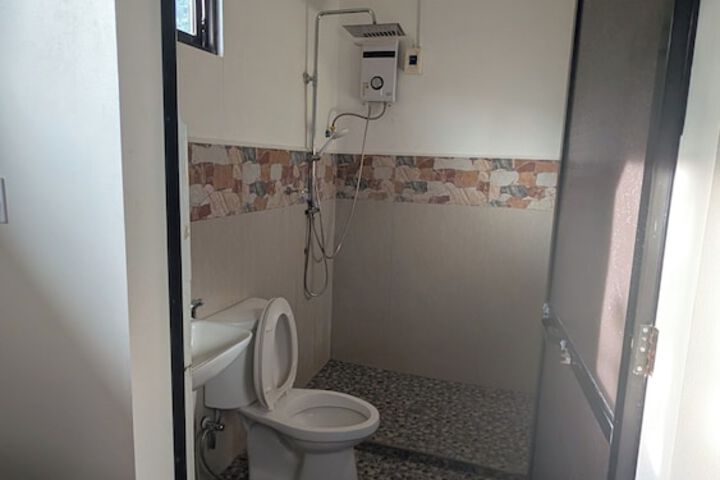 Room 7 of 12
