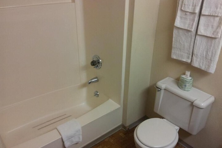Room 15 of 28