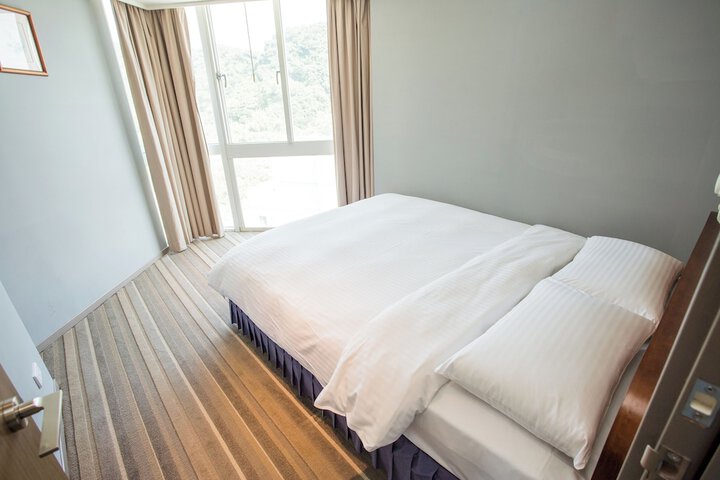 Room 5 of 38