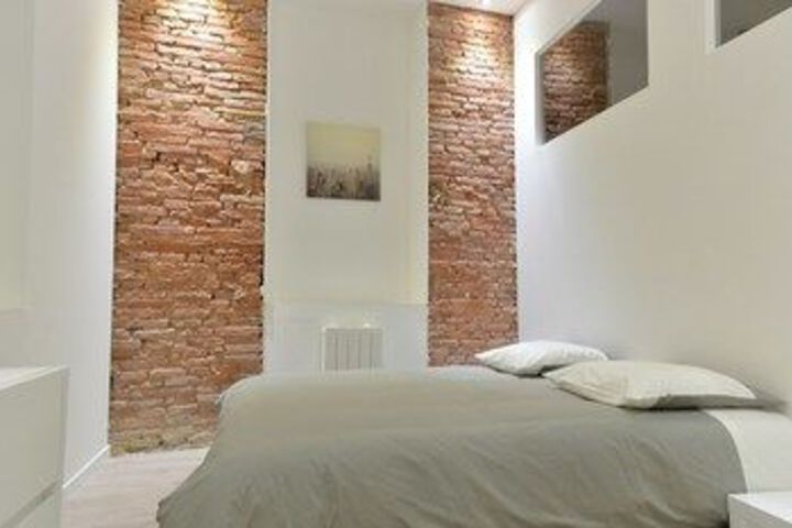 Room 7 of 12