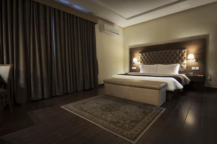 Room 10 of 45