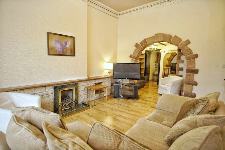 Spacious 2 Bedroom Flat Leith Walk