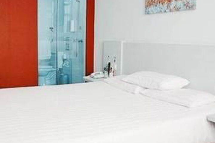 Room 12 of 23