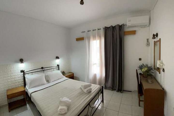 Room 3 of 20