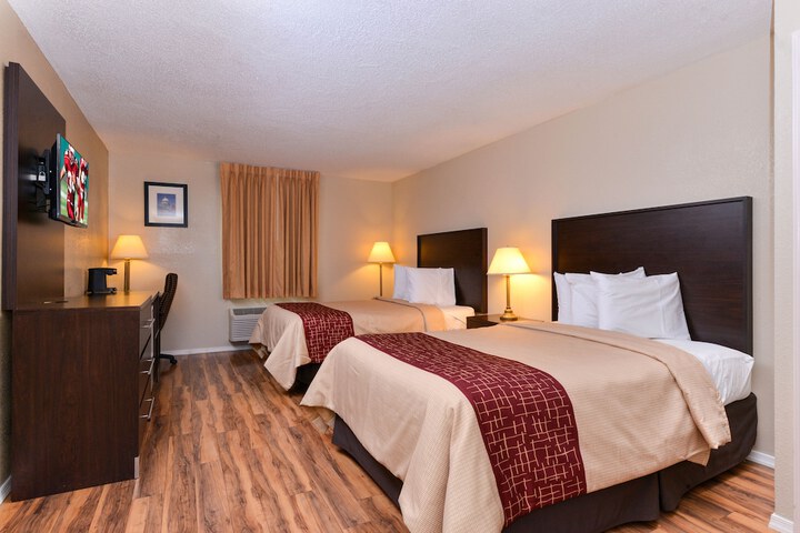 2 Double Beds (2 of 9)