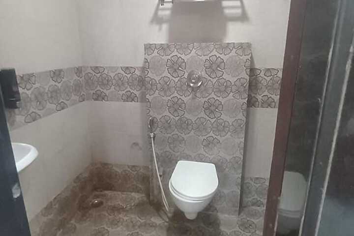 Room 10 of 13